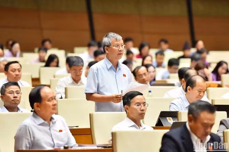Đại biểu Quốc hội Nguyễn Anh Trí (đoàn Hà Nội) phát biểu ý kiến thảo luận tại hội trường chiều 27/5. (Ảnh: THỦY NGUYÊN)