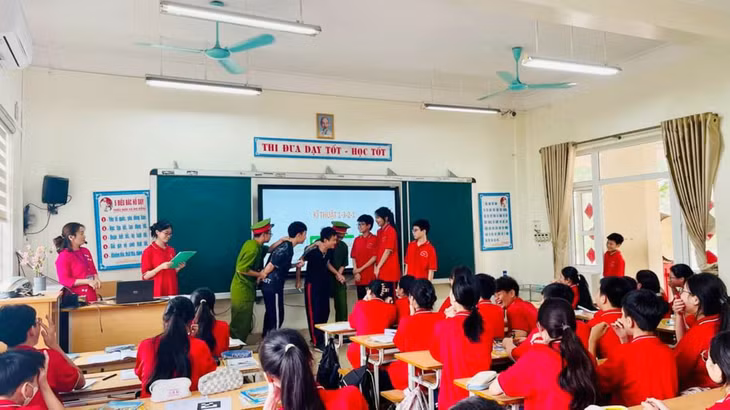 Học sinh lớp 7A3 của nhà trường tham gia ngoại khóa bài "Tệ nạn xã hội" trong môn Giáo dục công dân. (Ảnh nhà trường cung cấp)