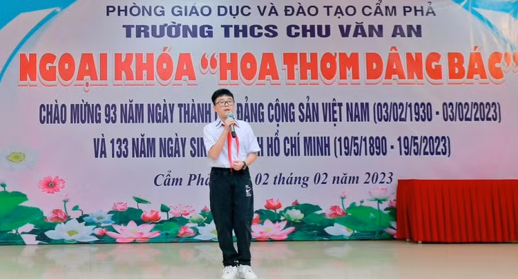 Hà Anh Tuấn thường xuyên đảm nhiệm vai trò người dẫn chương trình cho các hoạt động ngoại khóa của nhà trường. Ảnh: Nhân vật cung cấp