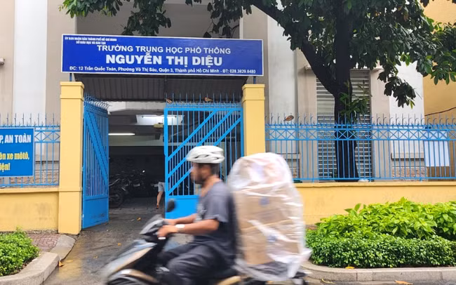 Trường THPT Nguyễn Thị Diệu nơi xảy ra sự việc cô giáo cho 6 học sinh đánh bạn trước lớp vì đi học trễ. (Ảnh: PLO)