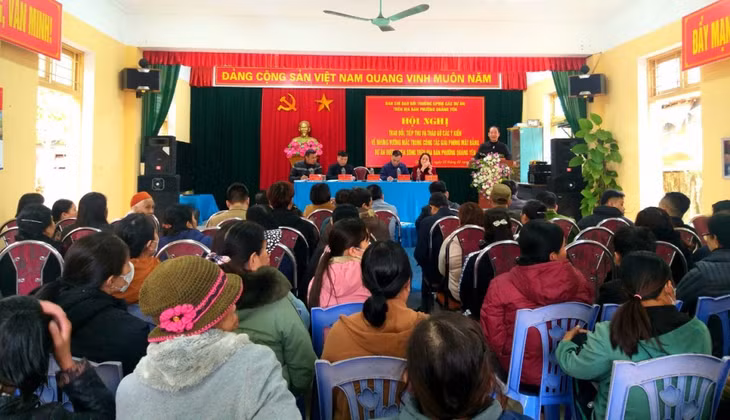 Phường Quảng Yên tổ chức hội nghị trao đổi, tiếp thu và tháo gỡ các ý kiến GPMB dự án đường ven sông tren địa bàn phường Quảng Yên, tháng 2/2024. Ảnh: Ngọc Hùng (CTV)