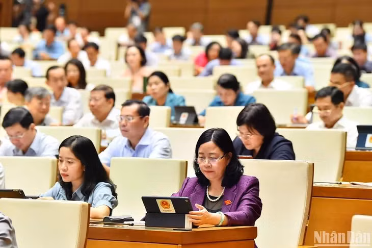 Tại Kỳ họp thứ 7, Quốc hội khóa XV, các đại biểu Quốc hội sẽ chất vấn 4 nhóm vấn đề thuộc các lĩnh vực: Tài nguyên và Môi trường, Công thương, Kiểm toán, và Văn hóa, Thể thao và Du lịch. (Ảnh: LINH KHOA)