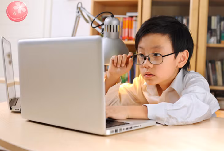 Việc đeo kính sẽ gây cản trở rất nhiều trong sinh hoạt, học tập và làm việc.