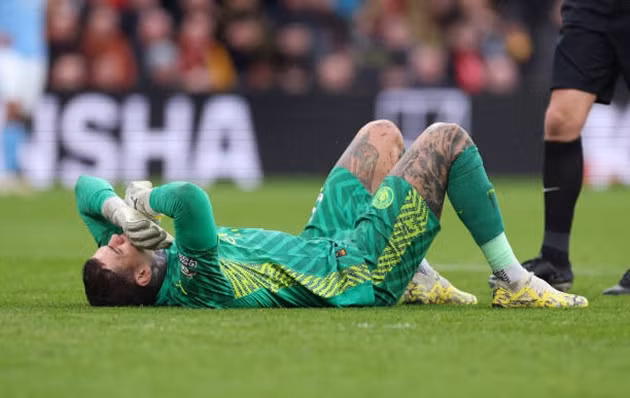 Ederson chia tay với phần còn lại của mùa giải.