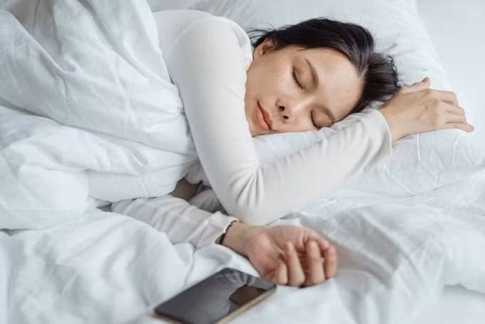 Ngủ đủ giấc giúp nạp năng lượng ổn định (Ảnh minh họa)