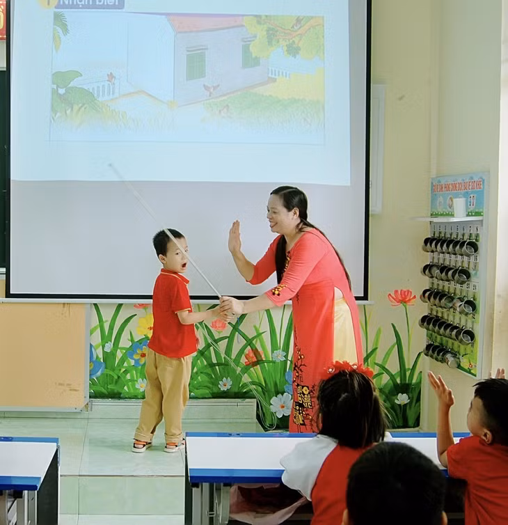 Lớp học của cô giáo Phạm Thị Thảo, giáo viên Trường Tiểu học Đông Mai, TX Quảng Yên.