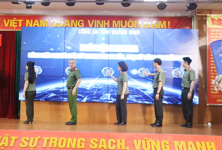 Công an tỉnh phát động phong trào thi đua “Sáng kiến chuyển đổi số trong thanh niên, phụ nữ Công an Quảng Ninh”. Ảnh: Cao Quỳnh