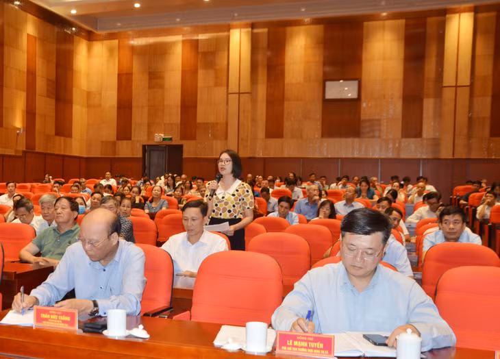 Cử tri TX Quảng Yên đề xuất một số nội dung tại buổi tiếp xúc.