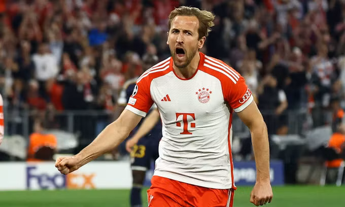 Harry Kane mừng bàn nâng tỷ số lên 2-1 cho Bayern. Ảnh: Reuters