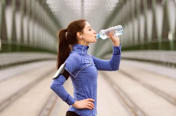Luôn bổ sung đủ nước và điện giải trước, trong và sau quá trình tập luyện.