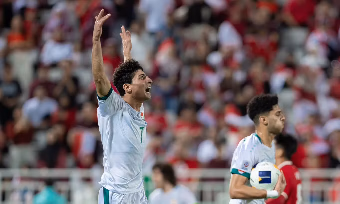 Ali Jasim (trái) mừng bàn gỡ hòa 1-1 của Zaid Tahseen (phải). Ảnh: AFC