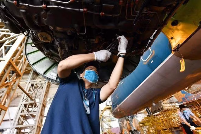 Thiếu hụt máy bay và chênh lệch cung cầu cũng là nguyên nhân dẫn đến giá vé bay tăng cao. (Ảnh: PV/Vietnam+)
