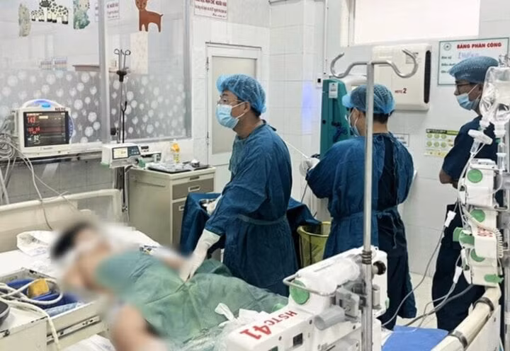 Bệnh nhân nhi T.G.H. từng nhập viện trong tình trạng tim ngừng đập nay tim đã có nhịp đập trở lại.