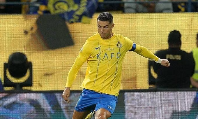 Ronaldo trong trận Al Nassr thua Al Raed trên sân Al Awal, thành phố Riyad, Arab Saudi tối 7/3/2024. Ảnh: ANFC