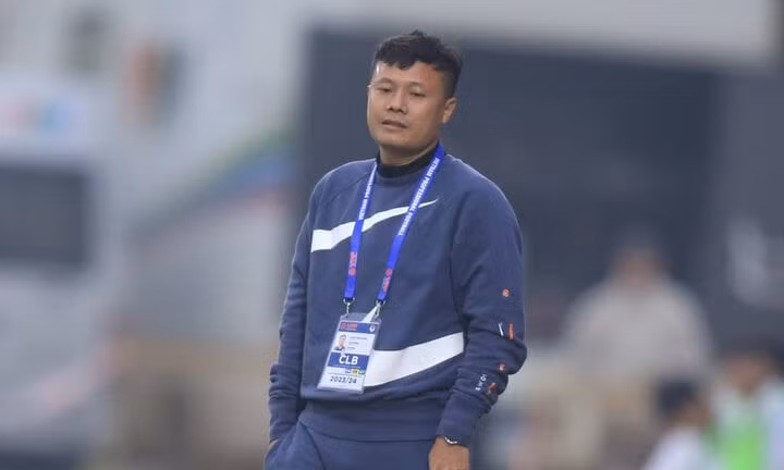 HLV Phạm Thành Lương thôi dẫn dắt CLB Hòa Bình.
