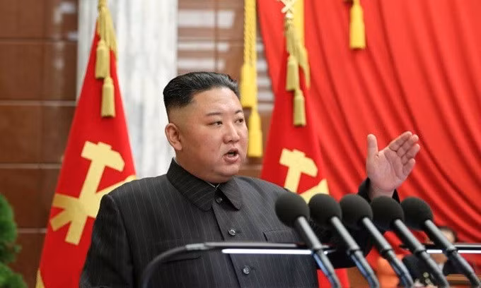 Lãnh đạo Triều Tiên Kim Jong-un tại cuộc họp của Ủy ban Trung ương đảng Lao động Triều Tiên ở Bình Nhưỡng tháng trước. Ảnh: Reuters.