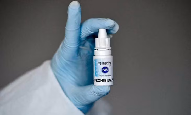 Nhiều người Indonesia đã đổ xô mua tích trữ thuốc Ivermectin để chữa Covid-19, bất chấp cảnh báo về rủi ro y tế. (Ảnh: Getty Images)
