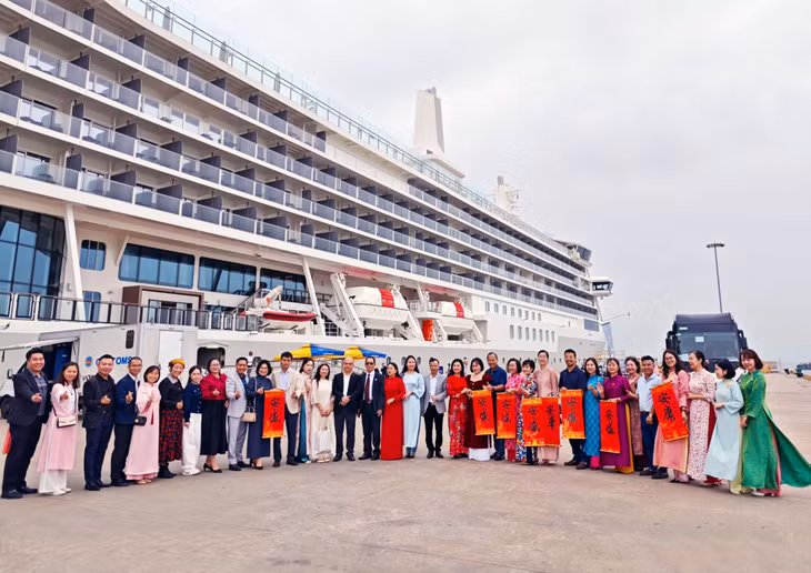 Du lịch và các đơn vị doanh nghiệp lữ hành trong Hiệp hội tham gia chào đón các đoàn khách tàu biển quốc tế tới Quảng Ninh dịp đầu năm 2026.