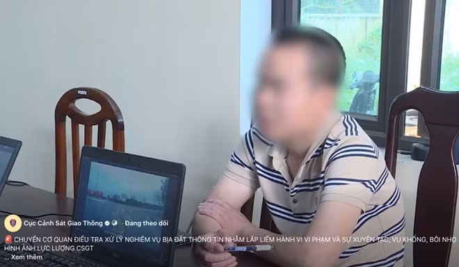 Cảnh sát làm việc với người liên quan trong vụ vi phạm nồng độ cồn, còn quay video, phát tán nội dung sai lệch lên mạng xã hội. Ảnh cắt từ clip Cục CSGT