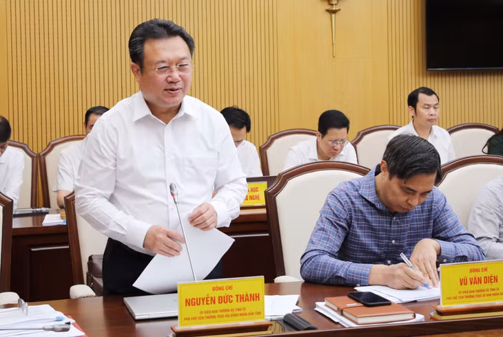 Đồng chí Nguyễn Đức Thành, Phó Chủ tịch HĐND tỉnh, phát biểu tại hội nghị.