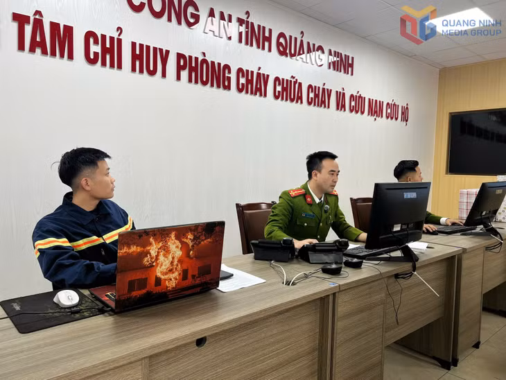 Trung tâm Chỉ huy PCCC và cứu nạn cứu hộ Công an tỉnh tiếp nhận và xác định vị trí báo cháy trên Hệ thống truyền tin báo cháy.
