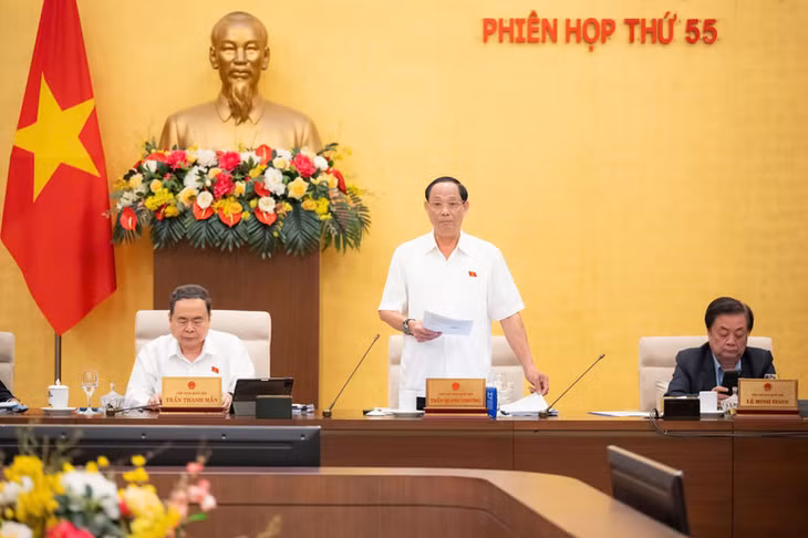 Phó Chủ tịch Quốc hội Trần Quang Phương điều hành nội dung phiên họp. (Ảnh: DUY LINH)