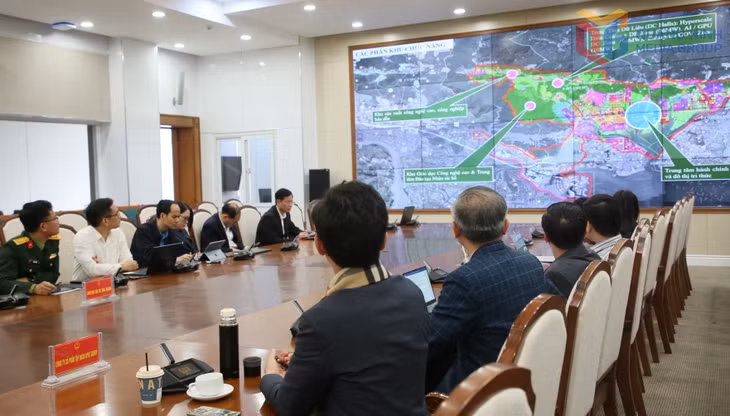 Hội đồng Tư vấn cấp tỉnh về KHCN, đổi mới sáng tạo và chuyển đổi số tỉnh họp bàn về Đề án KKT số và tri thức tự do Quảng Ninh. Ảnh: Minh Hà