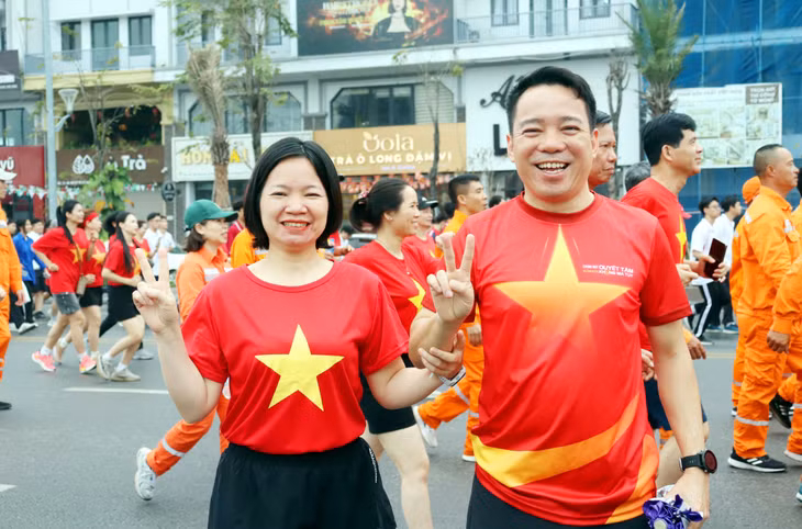 Đọng lại là niềm vui được tham gia buổi lễ, như ngày hội rèn luyện sức khỏe của người dân.
