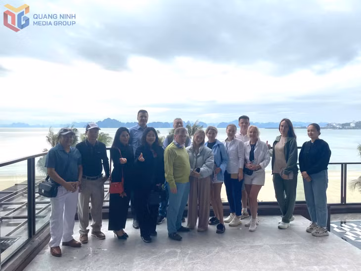 Đoàn famtrip của Hiệp hội du lịch Ural, Liên bang Nga khảo sát du lịch tại đặc khu Vân Đồn. Ảnh: Ban Xúc tiến Đầu tư, Thương mại và du lịch tỉnh Quảng Ninh.
