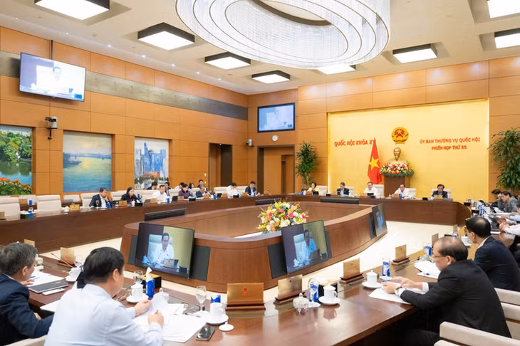 Quang cảnh phiên họp. (Ảnh: DUY LINH)
