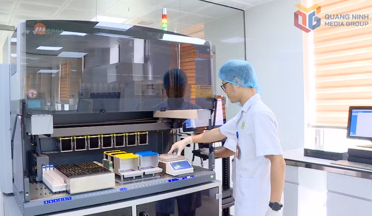 CDC Quảng Ninh được đầu tư hệ thống xét nghiệm hiện đại, nâng cao năng lực phát hiện sớm tác nhân gây bệnh.