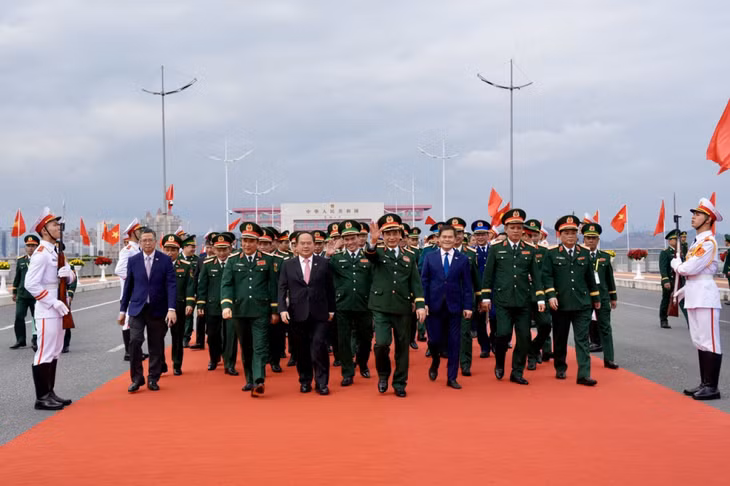 Sau 2 ngày với nhiều hoạt động ý nghĩa, chương trình Giao lưu hữu nghị quốc phòng biên giới Việt Nam - Trung Quốc lần thứ 10 đã kết thúc, hoàn thành toàn bộ chương trình, kế hoạch đã đề ra.