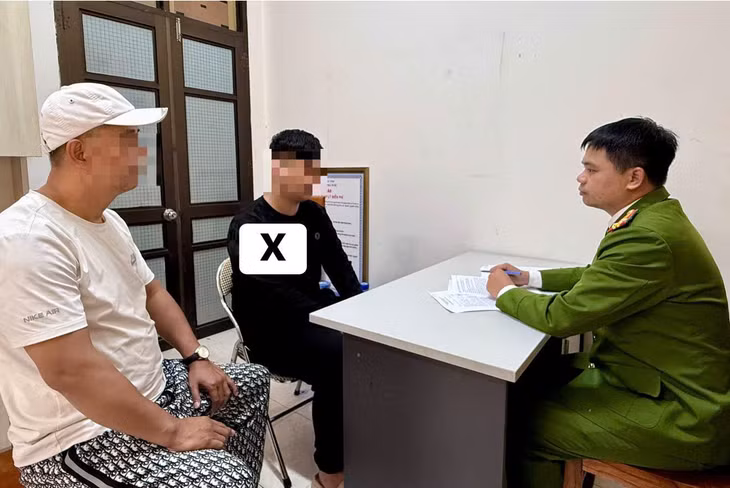 Sau khi được giáo dục, phân tích các thanh niên đã nhận thức được vi phạm. Ảnh: Công an phường Vũ Ninh