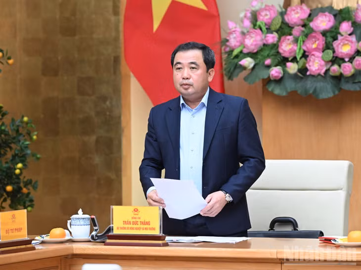 Bộ trưởng Nông nghiệp và Môi trường Trần Đức Thắng phát biểu ý kiến tại phiên họp. (Ảnh: TRẦN HẢI)