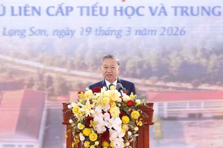 Tổng Bí thư Tô Lâm khẳng định, sau khi hoàn thành 248 trường ở các xã biên giới đất liền, sẽ tiếp tục xây dựng trường học ở xã biên giới ven biển, các xã hải đảo, các đặc khu và các xã ở những vùng còn nhiều khó khăn để bảo đảm cho các cháu đều được đến trường. (Ảnh: TTXVN)
