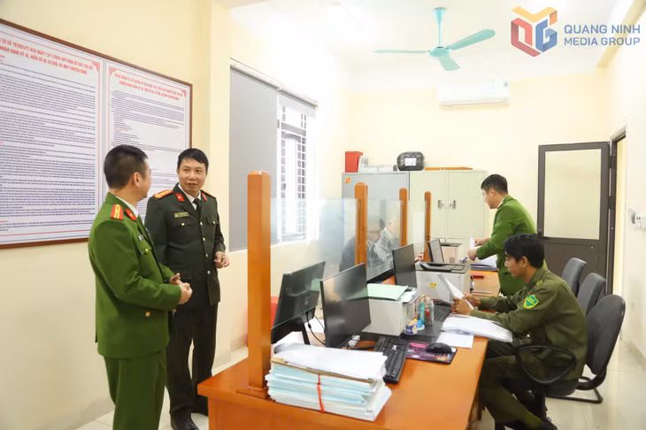 Cán bộ Cơ quan UBKT Đảng ủy Công an tỉnh nắm tình hình tại lực lượng Công an cơ sở