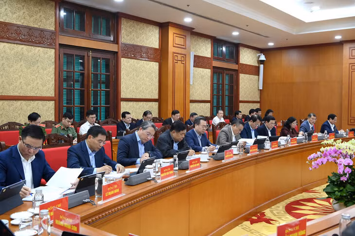 Các đồng chí lãnh đạo Đảng, Nhà nước và các đại biểu tham dự phiên họp. (Ảnh: ĐĂNG KHOA)