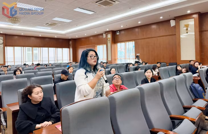 Đại diện hộ kinh doanh đặt câu hỏi.