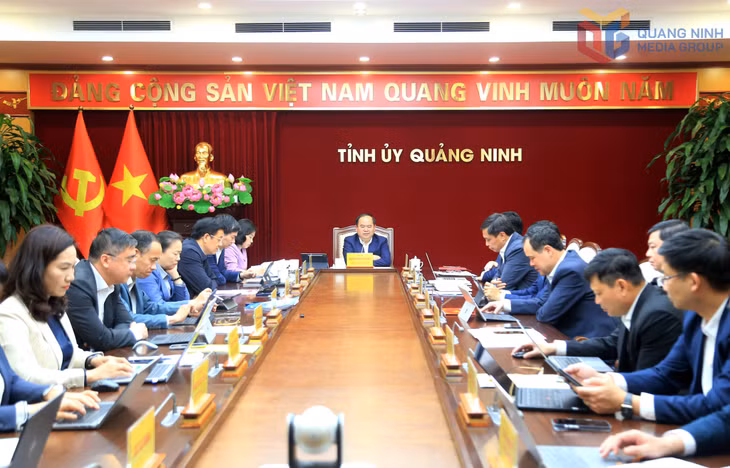 DDồng chí Quản Minh Cường, Ủy viên Trung ương Đảng, Bí thư Tỉnh ủy, Trưởng Đoàn ĐBQH tỉnh chủ trì và kết luận hội nghị.