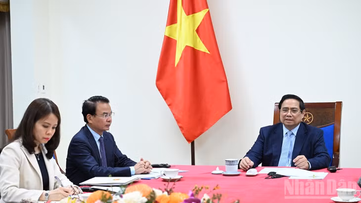 Thủ tướng Chính phủ Phạm Minh Chính điện đàm với Thủ tướng kiêm Bộ trưởng Ngoại giao Nhà nước Qatar Sheikh Mohammed bin Abdulrahman bin Jasim Al-Thani. (Ảnh: TRẦN HẢI)