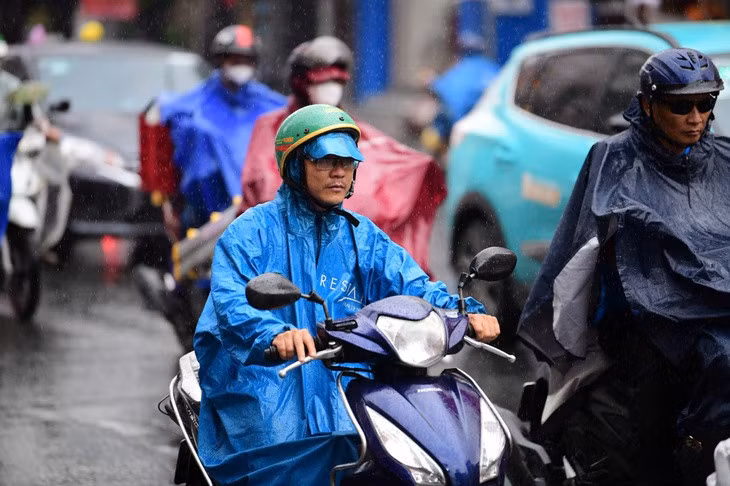 Thời tiết Nam Bộ ngày nắng nóng, chiều tối mưa dông - Ảnh: QUANG ĐỊNH