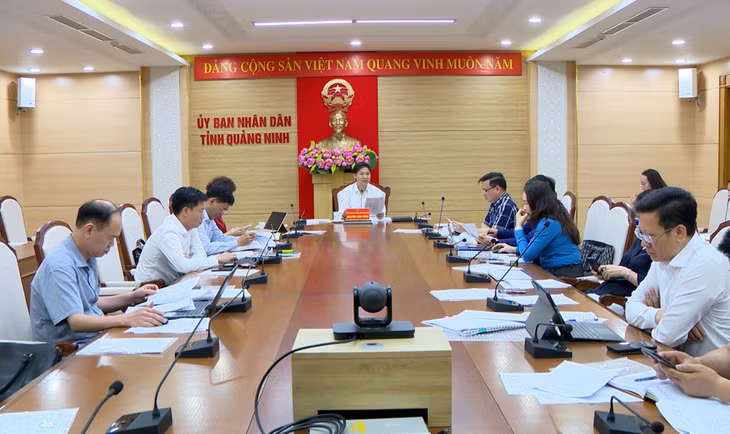 Đồng chí Nguyễn Văn Công, Phó Chủ tịch UBND tỉnh, phát biểu chỉ đạo cuộc họp.