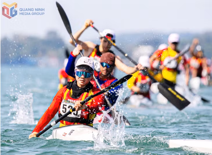 Đinh Thị Trang bứt phá về đích ở nội dung quãng dài tại Giải Canoe Marathon và Canoe biển châu Á 2024.