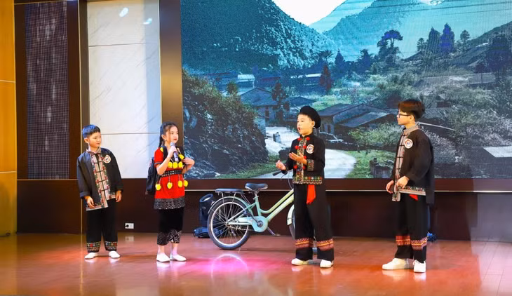 Tuyên truyền về tác hại của thuốc lá dưới hình thức sân khấu hóa của học sinh cấp tiểu học tại phường Cẩm Phả, tháng 12/2025. Ảnh: Cơ sở cung cấp