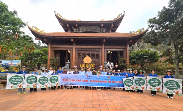 Chương trình có sự tham gia của đoàn viên thanh niên nhiều đơn vị, doanh nghiệp tại Yên Tử.