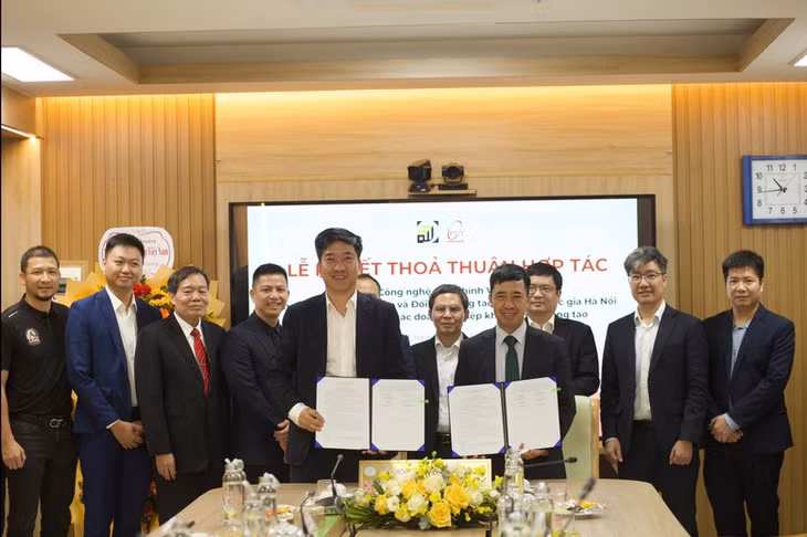 Lễ ký kết hợp tác giữa PTIT và Công viên Công nghệ cao và Đổi mới sáng tạo – ĐHQGHN - Ảnh: PTIT