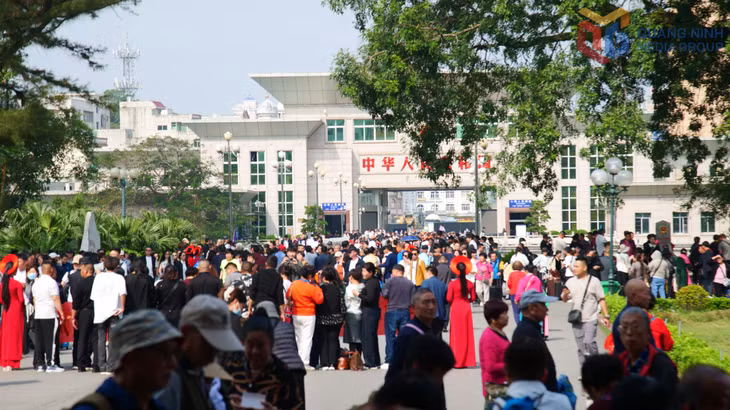 Cửa khẩu quốc tế Móng Cái là động lực tăng trưởng chính cho du lịch biên giới của phường Móng Cái 1 và tỉnh Quảng Ninh.