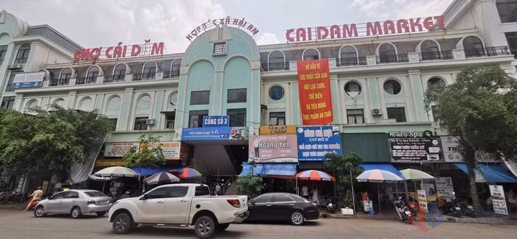 Chợ Cái Dăm (phường Bãi Cháy).