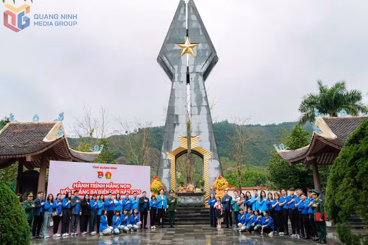 Công tác giáo dục truyền thống văn hóa, lịch sử cho đoàn viên, thanh thiếu nhi luôn được các cấp bộ Đoàn chú trọng. Trong ảnh: Tỉnh Đoàn tổ chức chương trình 