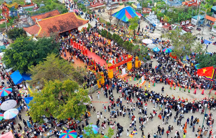 Miếu Tiên Công cổ kính, nơi diễn ra Lễ hội Tiên Công đặc sắc của cư dân vùng đảo Hà Nam.
